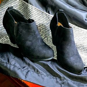 torrid 11 suede booties  wide